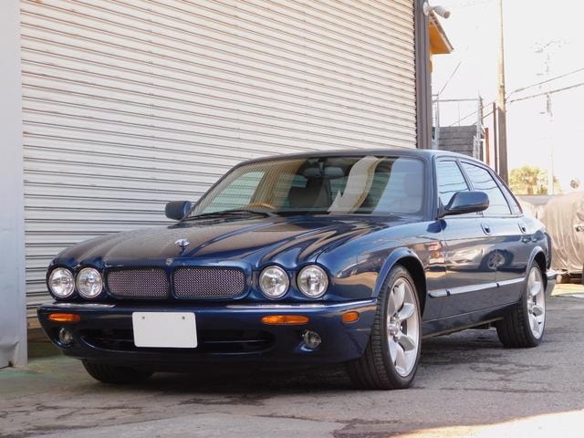 Jaguar XJ 1998 — фото автомобиля 1