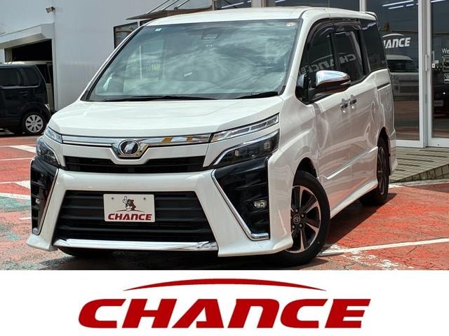 Toyota VOXY 2018 — фото автомобиля 1