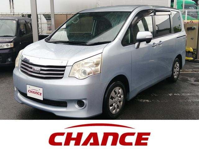 Toyota NOAH 2011 — фото автомобиля 1