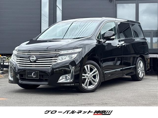 Nissan ELGRAND 2010 — фото автомобиля 1