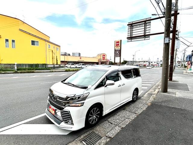 Toyota VELLFIRE 2015 — фото автомобиля 1