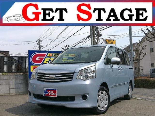 Toyota NOAH 2010 — фото автомобиля 1