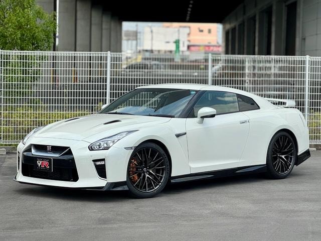 Nissan GT-R 2020 — фото автомобиля