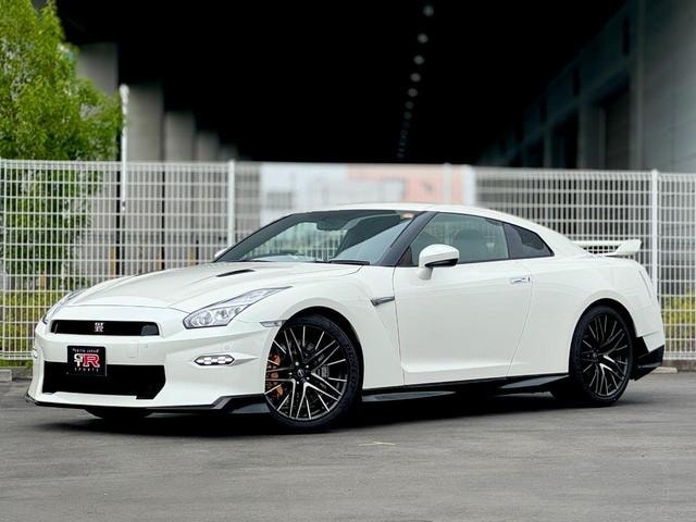 Nissan GT-R 2025 — фото автомобиля