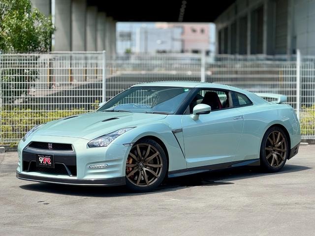 Nissan GT-R 2011 — фото автомобиля