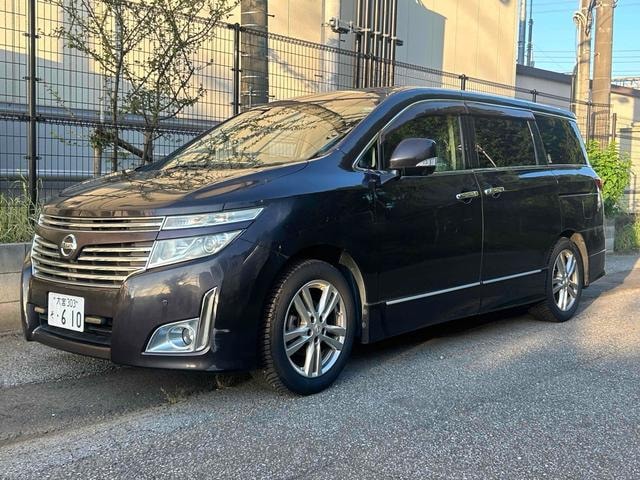 Nissan ELGRAND 2011 — фото автомобиля