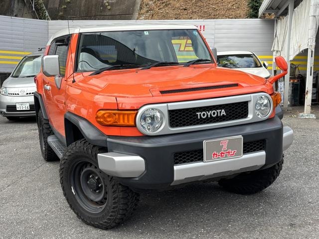 Toyota FJ CRUISER 2013 — фото автомобиля