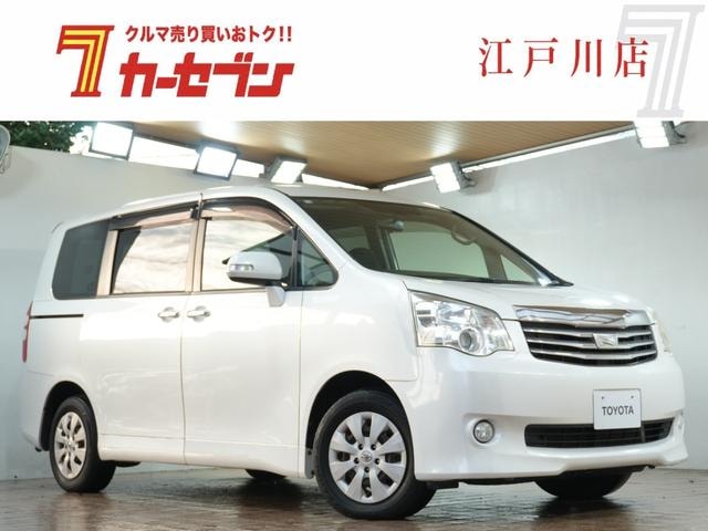 Toyota NOAH 2011 — фото автомобиля