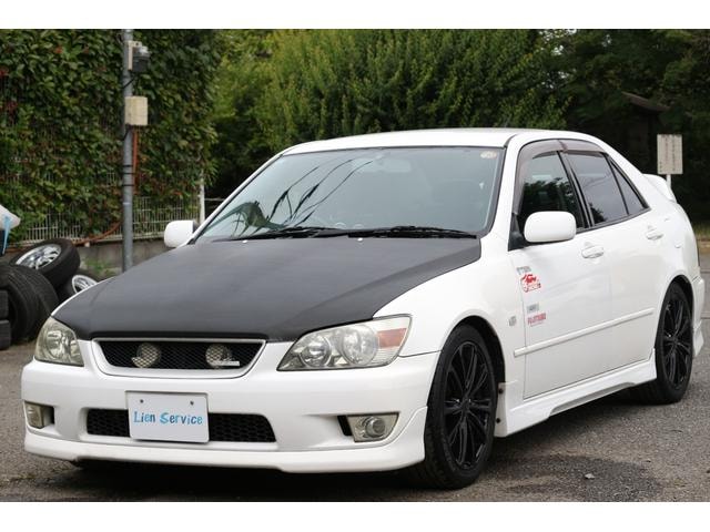 Toyota ALTEZZA 1999 — фото автомобиля 1