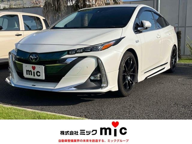 Toyota PRIUS PHV 2017 — фото автомобиля 1