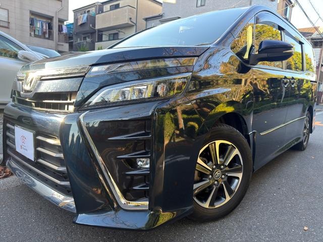 Toyota VOXY 2017 — фото автомобиля