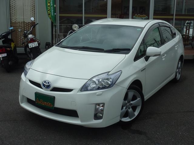 Toyota PRIUS 2011 — фото автомобиля 1