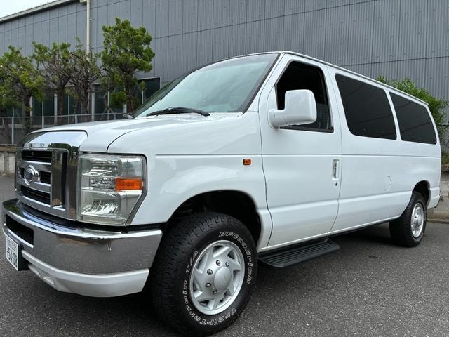 Ford E-150 2010 — фото автомобиля 1