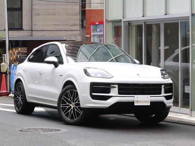 Porsche CAYENNE COUPE 2025 — фото автомобиля