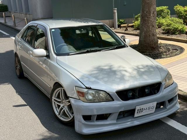 Toyota ALTEZZA 2001 — фото автомобиля 1
