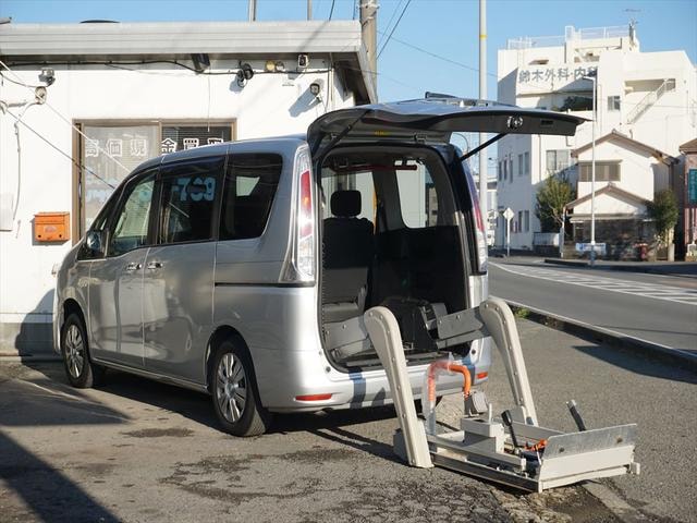 Nissan SERENA 2013 — фото автомобиля 1