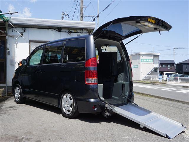 Toyota NOAH 2006 — фото автомобиля
