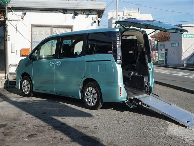 Toyota VOXY 2014 — фото автомобиля 1