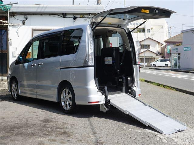 Nissan SERENA 2013 — фото автомобиля 1