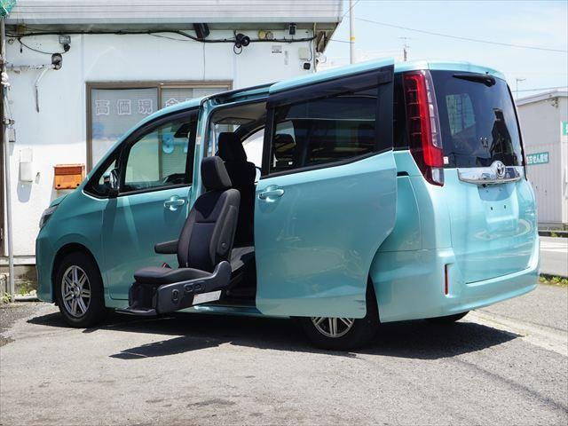Toyota NOAH 2017 — фото автомобиля 1