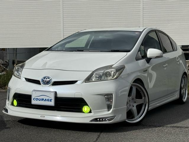 Toyota PRIUS 2014 — фото автомобиля
