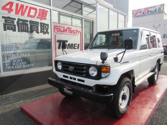 Toyota LAND CRUISER 70 2002 — фото автомобиля
