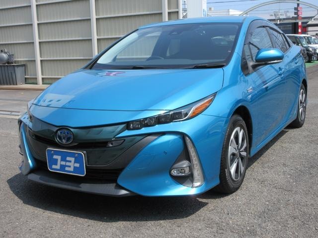 Toyota PRIUS PHV 2019 — фото автомобиля 1