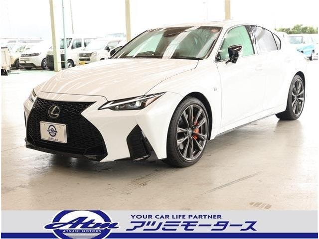Lexus IS 2023 — фото автомобиля 1