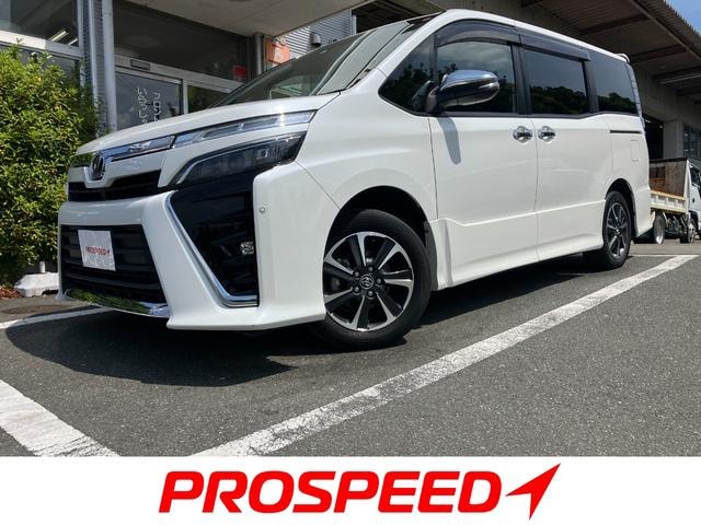Toyota VOXY 2018 — фото автомобиля 1