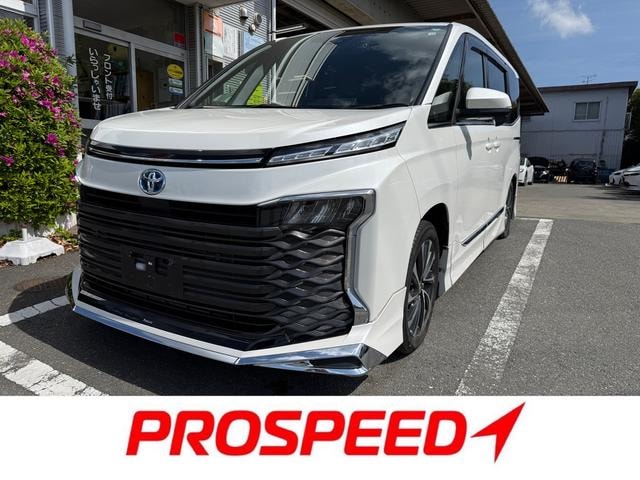 Toyota VOXY 2022 — фото автомобиля 1