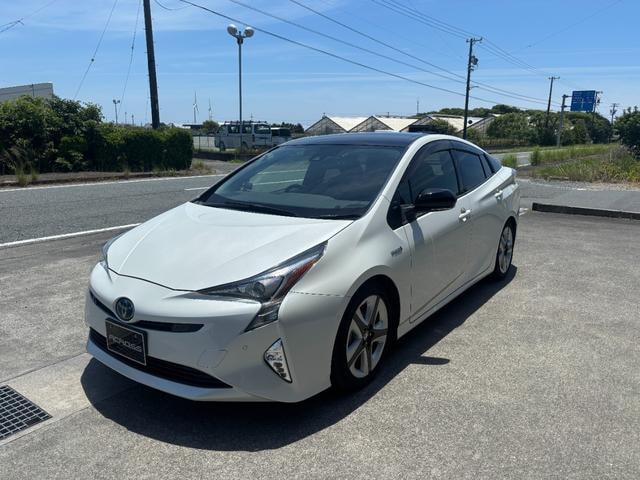 Toyota PRIUS 2018 — фото автомобиля 1