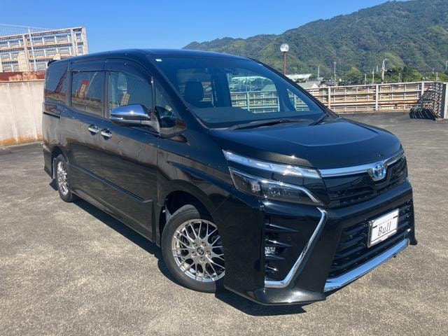 Toyota VOXY 2021 — фото автомобиля 1