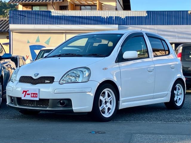 Toyota VITZ 2003 — фото автомобиля 1
