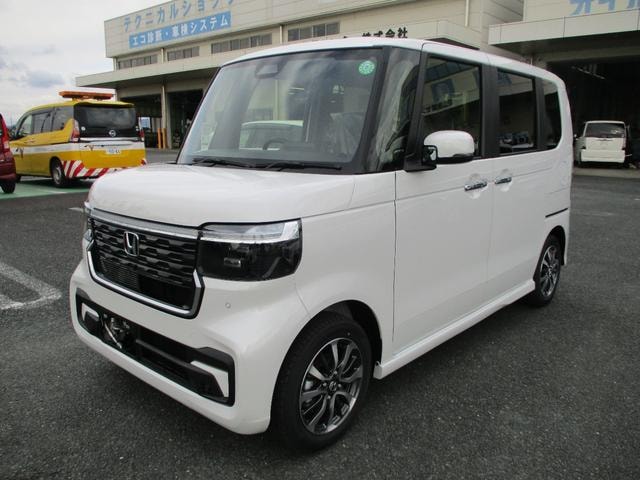 Honda N-BOX CUSTOM 2024 — фото автомобиля 1
