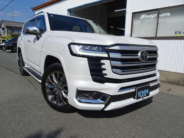 Toyota LAND CRUISER 2023 — фото автомобиля