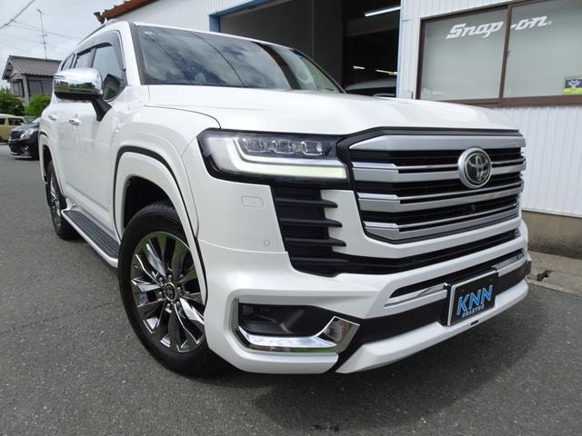 Toyota LAND CRUISER 2023 — фото автомобиля