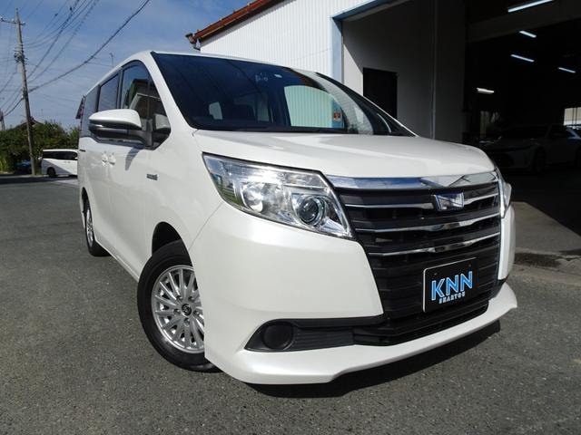 Toyota NOAH 2015 — фото автомобиля 1