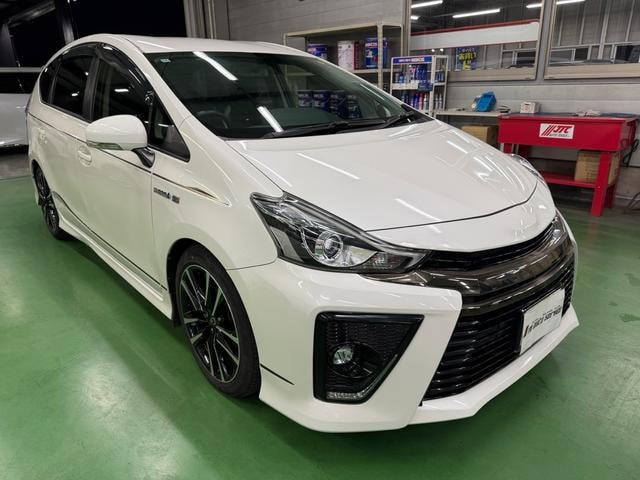Toyota PRIUS ALPHA 2016 — фото автомобиля