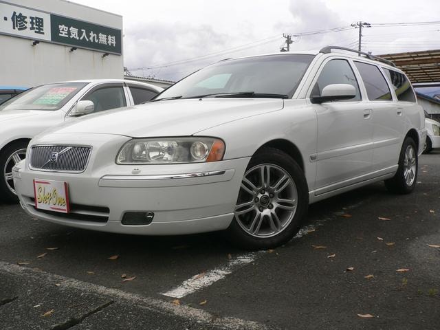 Volvo V70 2006 — фото автомобиля 1