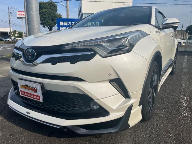 Toyota C-HR 2017 — фото автомобиля 1