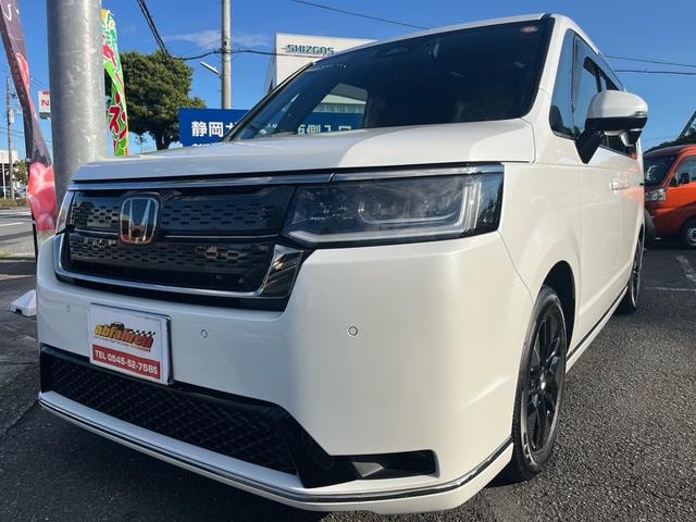 Honda STEPWAGON 2025 — фото автомобиля 1