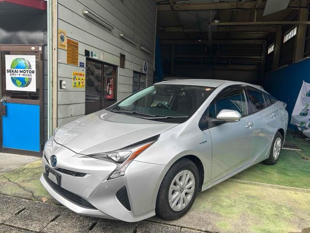 Toyota PRIUS 2016 — фото автомобиля 1