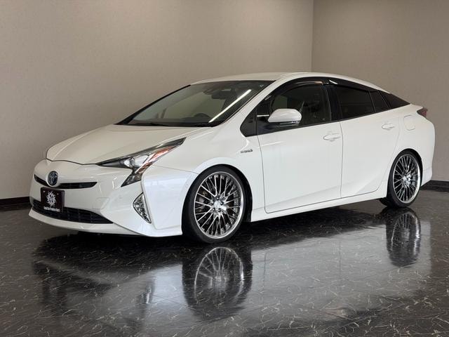 Toyota PRIUS 2017 — фото автомобиля 1