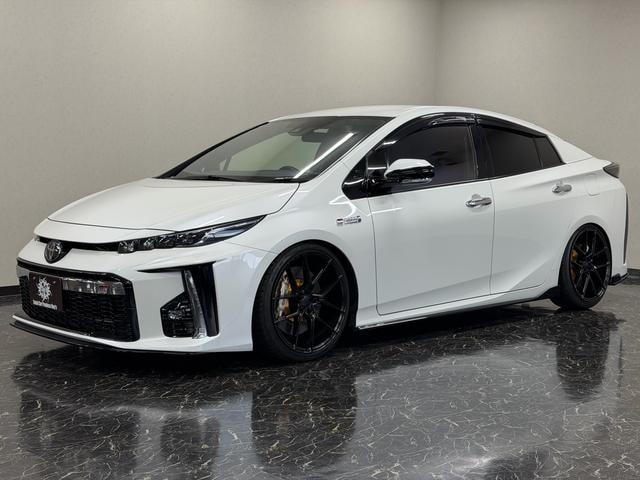 Toyota PRIUS PHV 2018 — фото автомобиля
