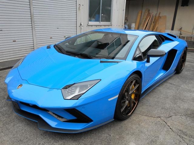 Lamborghini AVENTADOR 2018 — фото автомобиля