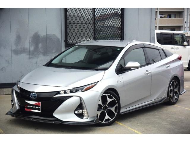 Toyota PRIUS PHV 2017 — фото автомобиля 1