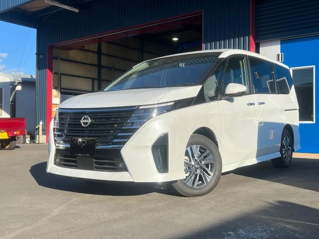 Nissan SERENA 2025 — фото автомобиля 1
