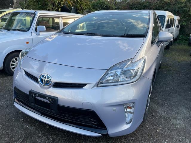 Toyota PRIUS 2013 — фото автомобиля 1