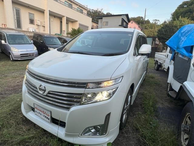 Nissan ELGRAND 2011 — фото автомобиля 1
