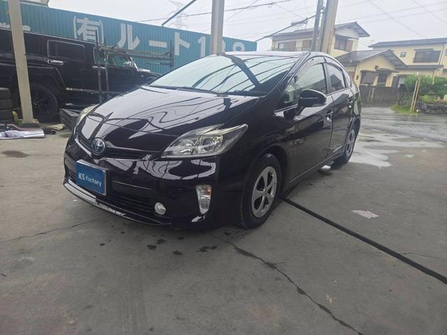Toyota PRIUS 2015 — фото автомобиля 1
